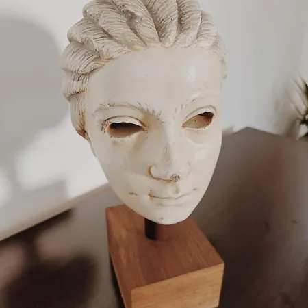 White Lotus - Luxury سبليت