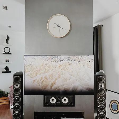 White Lotus - Luxury Split