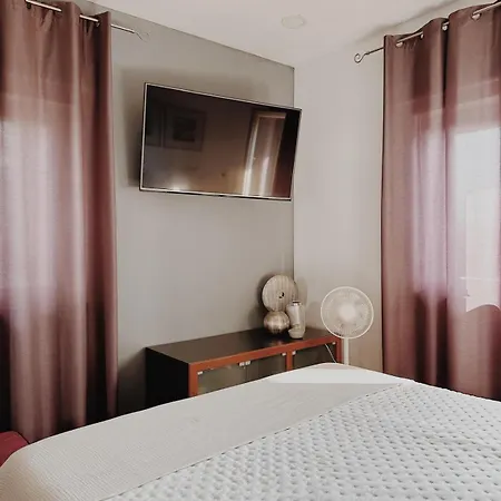 White Lotus - Luxury